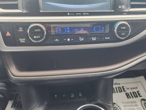 Used 2016 Toyota Highlander XLE AWD/4WD image 25