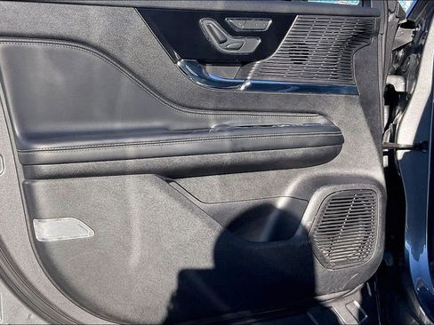 Used 2022 Lincoln Corsair AWD w/ Premium Package image 20