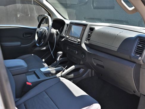 Used 2024 Nissan Frontier S RWD image 15