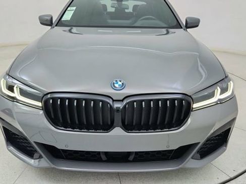 Used 2022 BMW 530e xDrive w/ Executive Package image 9