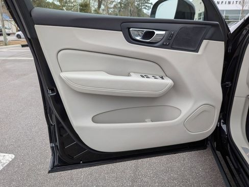 Used 2023 Volvo XC60 B5 Ultimate w/ Climate Package image 12