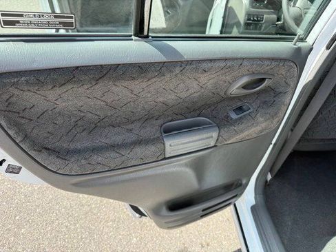 Used 2002 Chevrolet Tracker LT RWD image 17