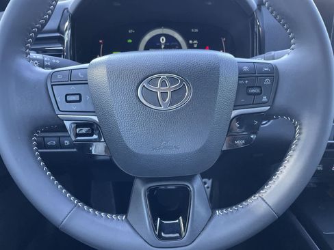 Used 2025 Toyota Camry SE FWD image 9