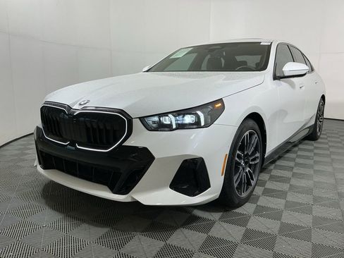 Certified 2025 BMW 530i w/ M Sport Package RWD image 2
