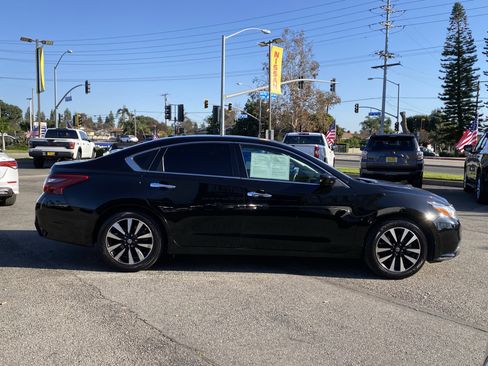 Used 2018 Nissan Altima 2.5 SV image 2