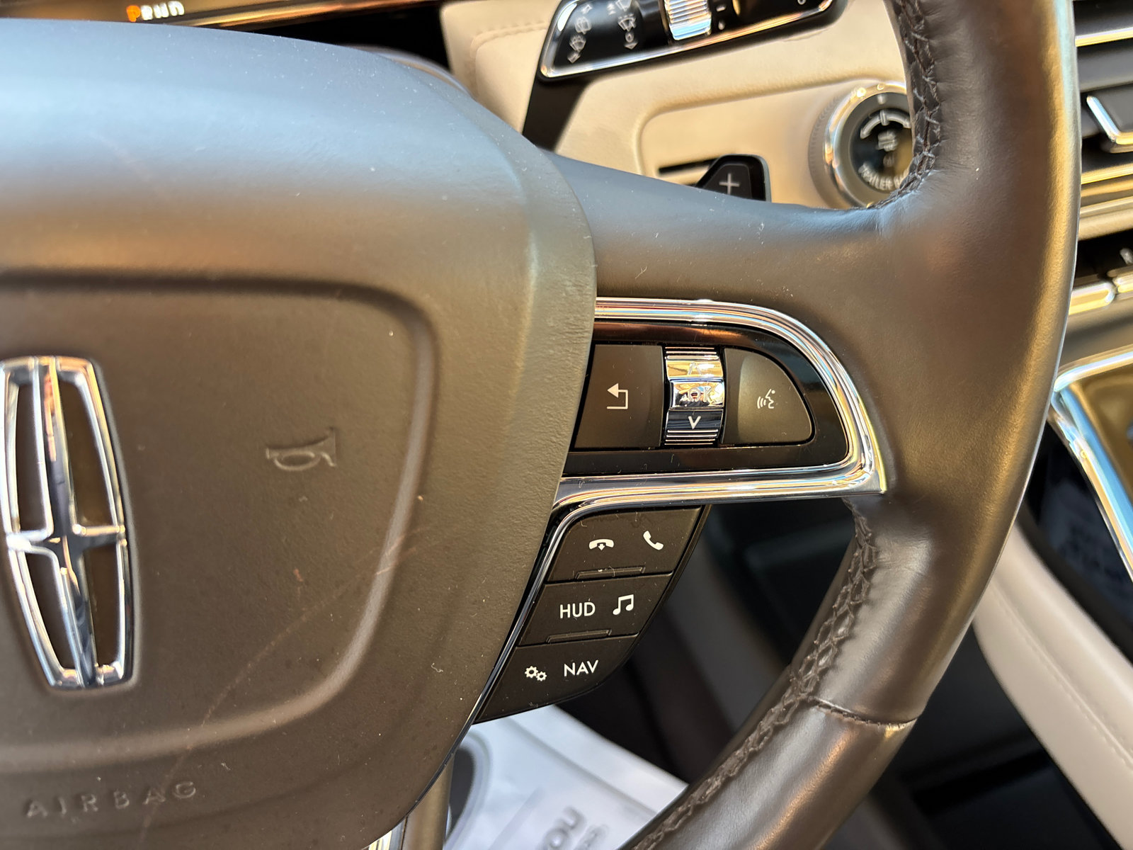 Certified 2020 Lincoln Navigator Reserve w/ Luxury Package AWD/4WD image 18