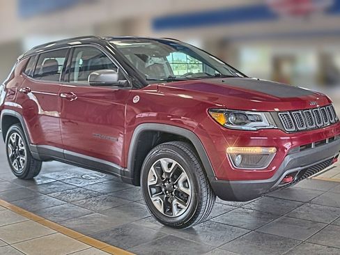 Used 2018 Jeep Compass Trailhawk w/ Leather Interior Group AWD/4WD image 2