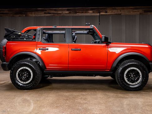 Used 2023 Ford Bronco Black Diamond w/ Sasquatch Package image 18