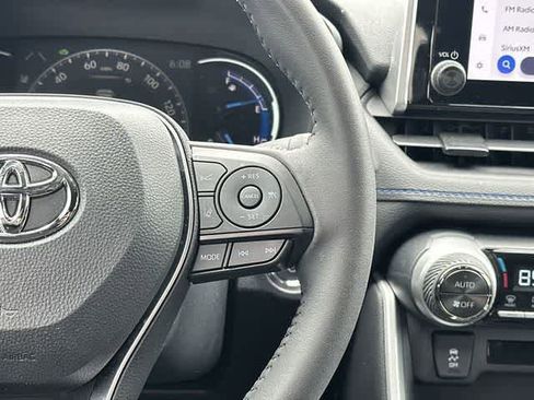 Used 2025 Toyota RAV4 SE image 9