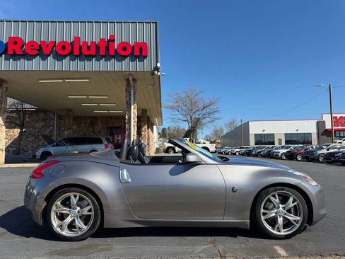 Used 2010 Nissan 370Z Touring w/ Sport Pkg RWD image 27