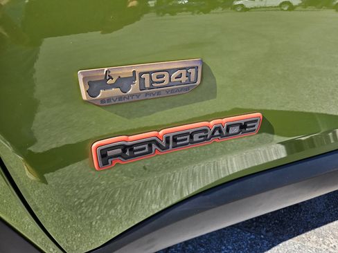 Used 2016 Jeep Renegade 75th Anniversary image 11