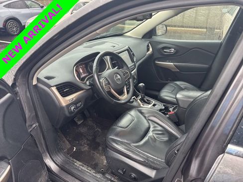 Used 2017 Jeep Cherokee Limited image 5