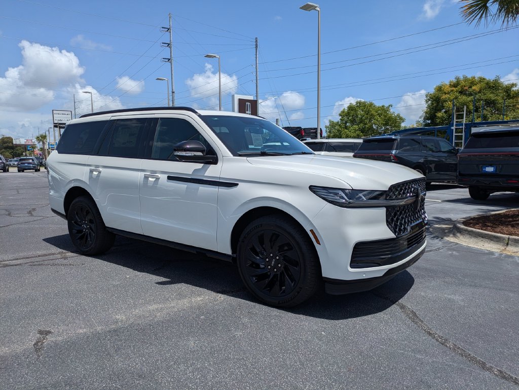 New 2027 Lincoln Navigator Reserve w/ Jet Appearance Package AWD/4WD image 2