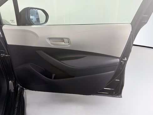 Used 2022 Toyota Corolla LE w/ LE Convenience Package FWD image 31