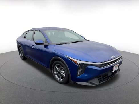 Used 2025 Kia K4 LXS image 3