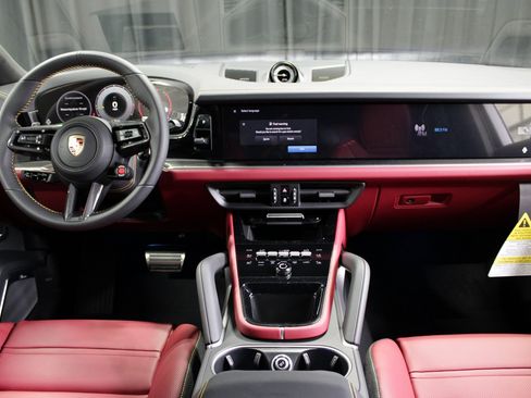 New 2025 Porsche Cayenne Turbo GT image 28