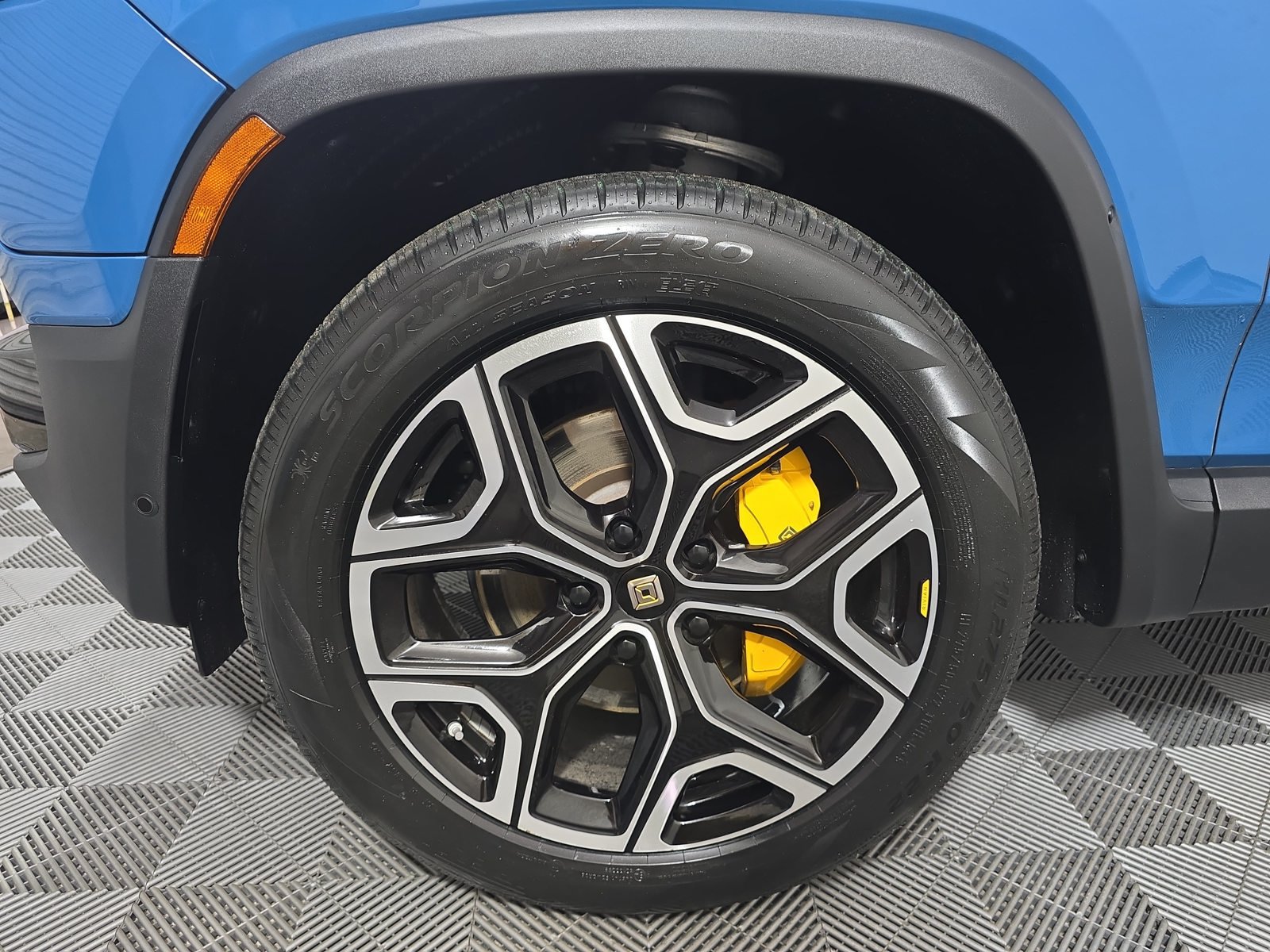 Used 2023 Rivian R1S Launch Edition Quad AWD/4WD image 9