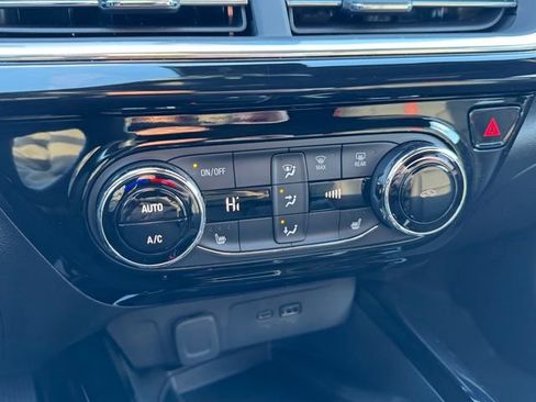 Used 2025 Chevrolet Trax RS w/ Sunroof Package image 25