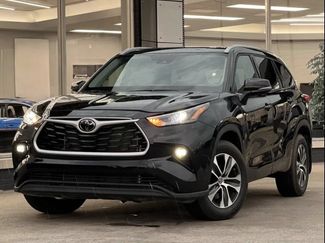 Used 2023 Toyota Highlander XLE AWD/4WD video 1