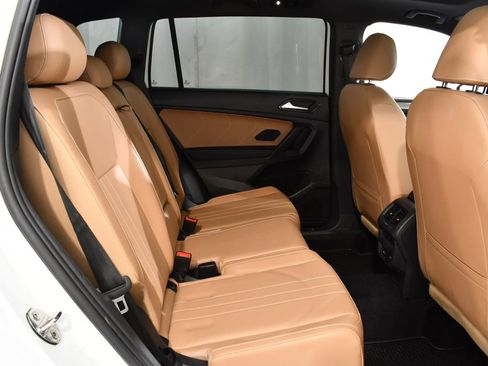 Used 2022 Volkswagen Tiguan SE image 19