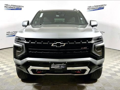 Used 2025 Chevrolet Suburban Z71 image 2