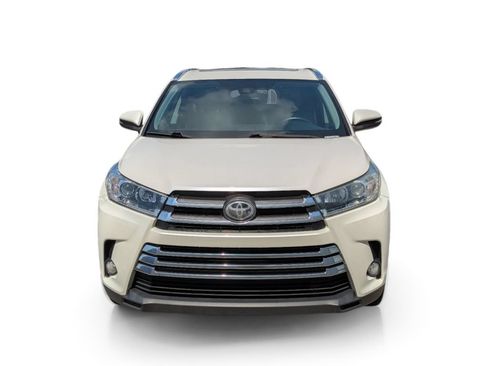 Used 2018 Toyota Highlander Limited FWD image 2