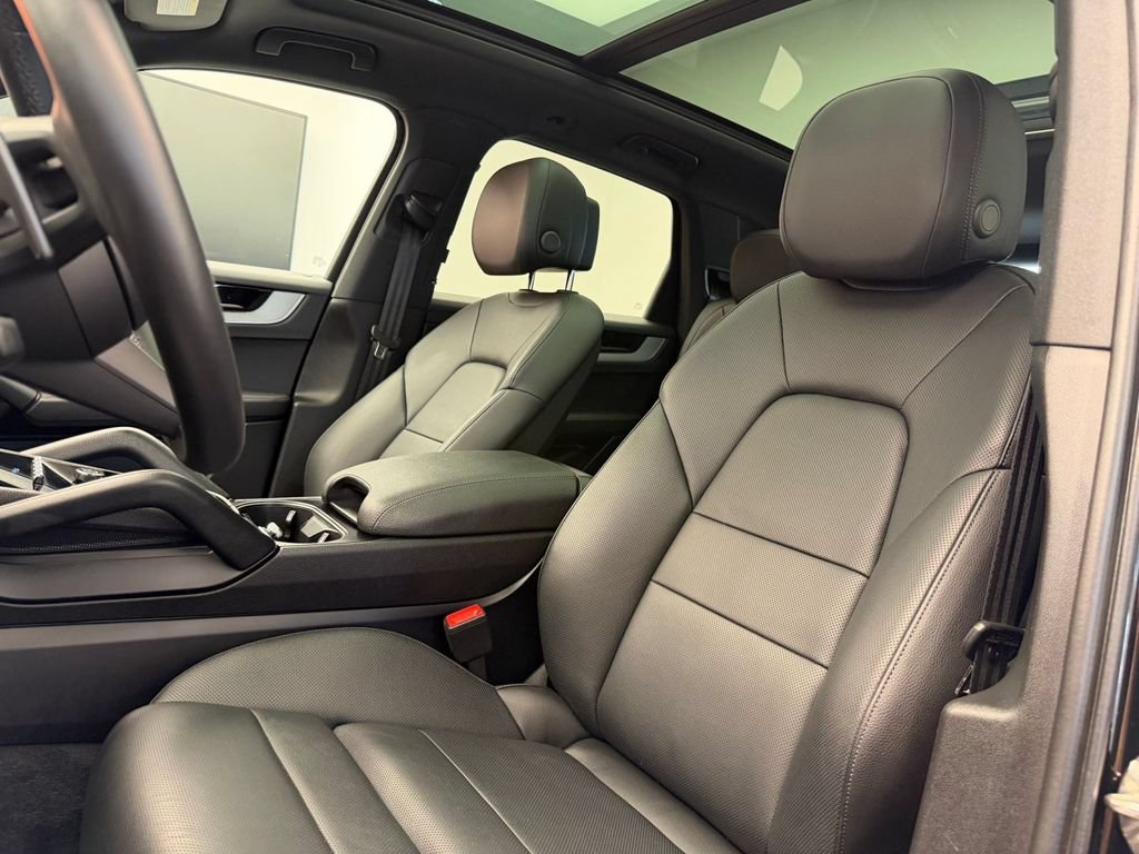 Certified 2025 Porsche Cayenne S AWD/4WD image 5