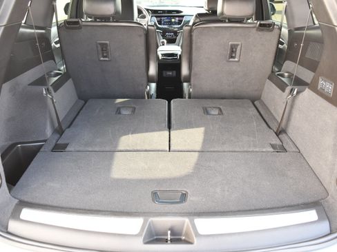 Used 2025 Cadillac XT6 Premium Luxury image 9