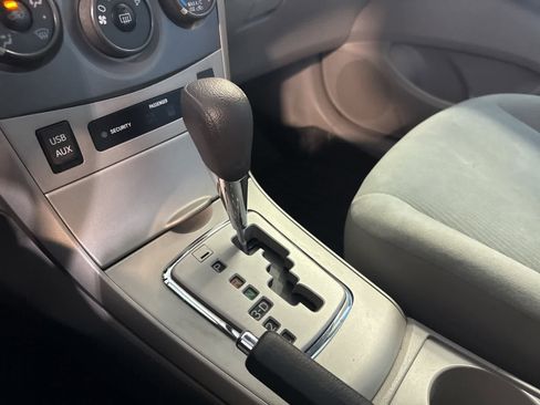 Used 2012 Toyota Corolla LE image 25