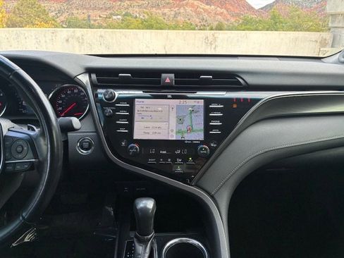 Used 2019 Toyota Camry XSE image 14