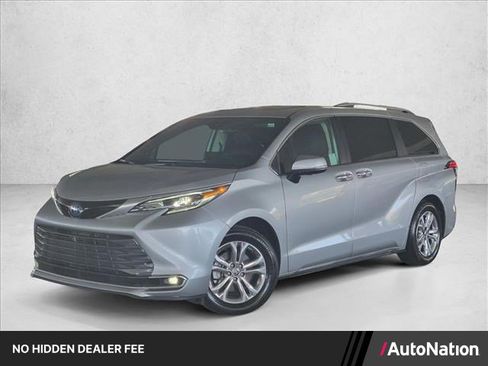 Used 2024 Toyota Sienna Platinum AWD/4WD image 1