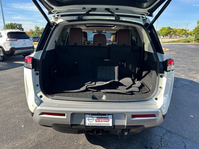 Certified 2023 Nissan Pathfinder Platinum AWD/4WD image 11
