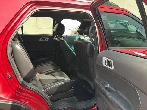 Used 2014 Ford Explorer XLT w/ Equipment Group 202A AWD/4WD image 26