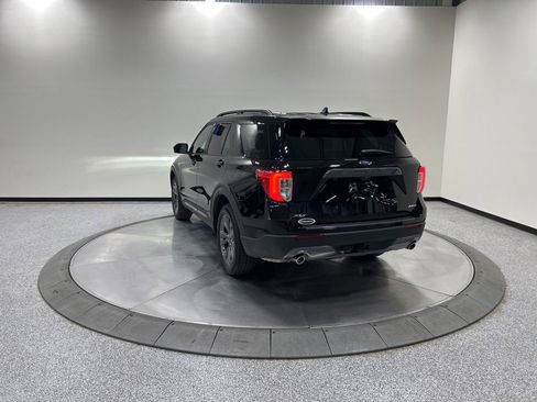 Used 2023 Ford Explorer XLT w/ Equipment Group 202A AWD/4WD image 8