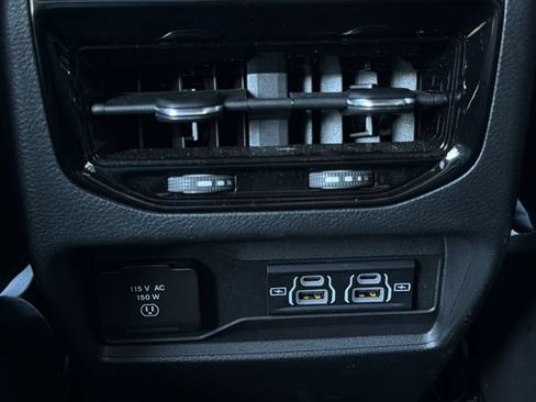 Used 2025 Jeep Grand Cherokee Laredo w/ Luxury Tech Group I RWD image 18
