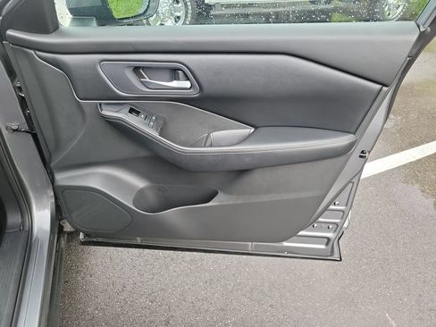 Used 2024 Nissan Rogue SV FWD image 40