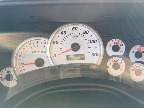 Used 2003 HUMMER H2 w/ Preferred Equipment Group image 17