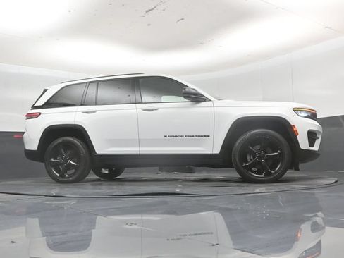 Used 2024 Jeep Grand Cherokee Altitude AWD/4WD image 53