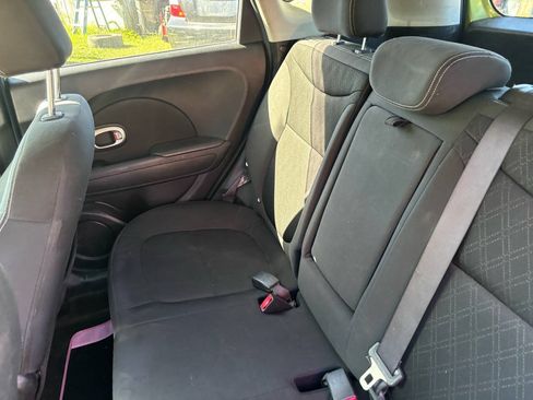 Used 2014 Kia Soul FWD image 11