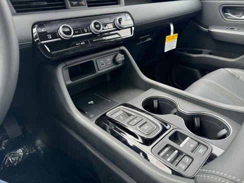 New 2025 Honda Pilot Touring image 16