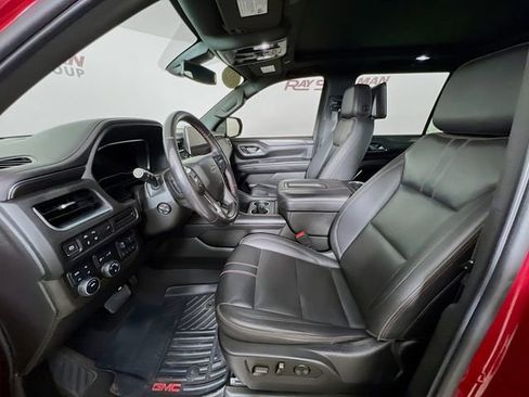 Used 2022 Chevrolet Suburban RST w/ Luxury Package AWD/4WD image 10