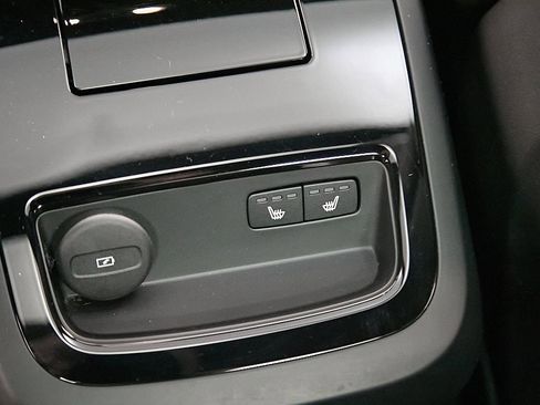 Certified 2022 Volvo S60 T8 R-Design image 23