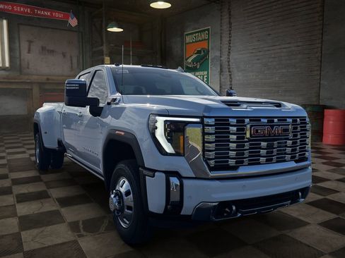 New 2026 GMC Sierra 3500 Denali w/ Denali Reserve Package AWD/4WD image 7