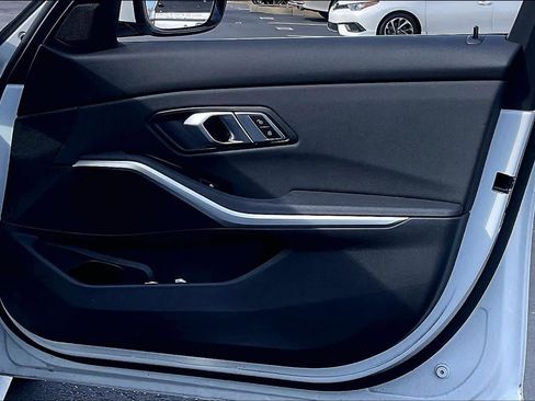 Used 2020 BMW 330i Sedan w/ Convenience Package image 25