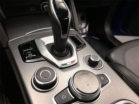 Used 2022 Alfa Romeo Stelvio Veloce image 12