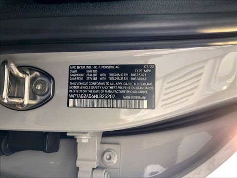 Certified 2022 Porsche Macan S image 36