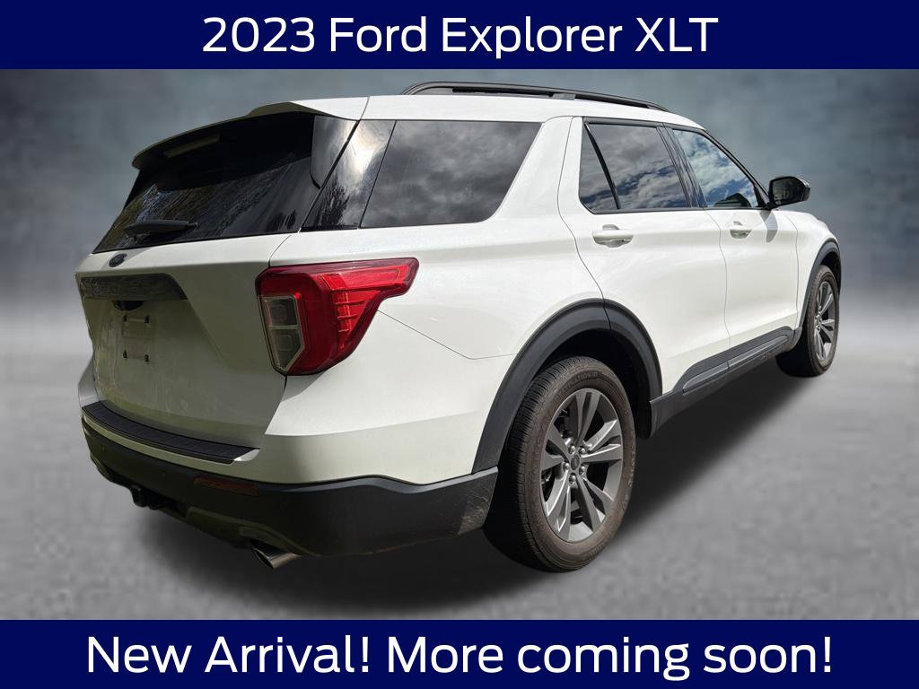 Used 2023 Ford Explorer XLT w/ Equipment Group 202A RWD image 4