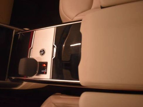 Used 2025 Land Rover Range Rover SE AWD/4WD image 28