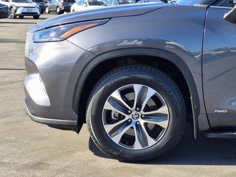 Used 2022 Toyota Highlander XLE image 26