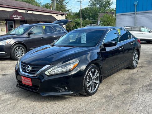 Used 2016 Nissan Altima 2.5 SR w/ LED Appearance Package FWD image 2